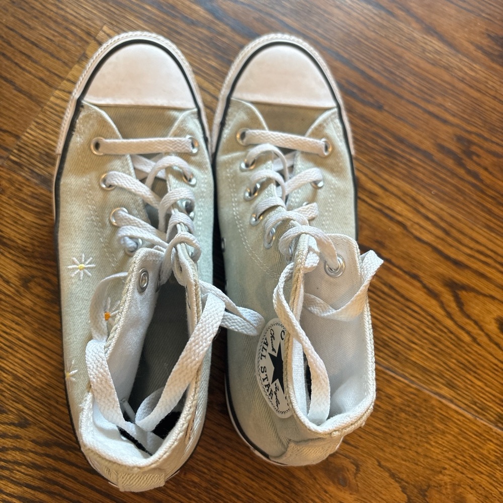 Converse Cream Sneakers Timeless Style